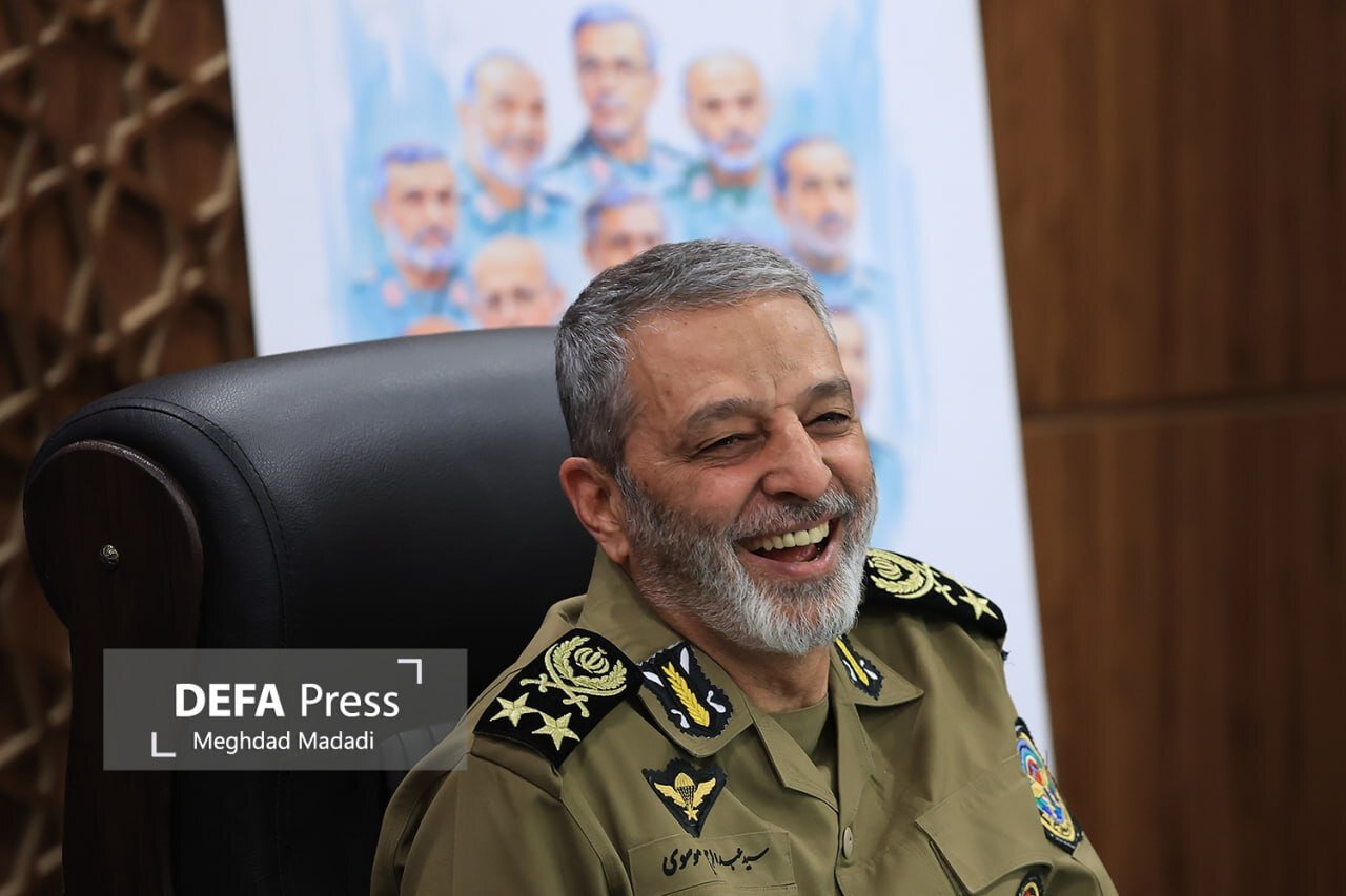 سخنان منتشرنشده از آخرین دیدار سرلشکر موسوی با فرماندهان ارتش/ من مدافع ایرانم بیایید پشت من به خط بایستید/ ارتش بداند که ارتش ایران است