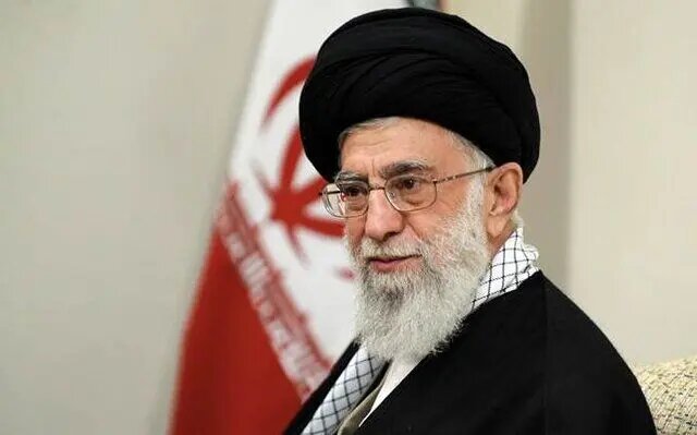 عکسی از دیدار پادشاه بحرین با رهبر شهید انقلاب در سال ۸۱/ خاتمی در کنار شیخ‌ حمد بن‌ عیسی‌ آل‌ خلیفه/ درخواست جدی بحرین از ایران چه بود؟
