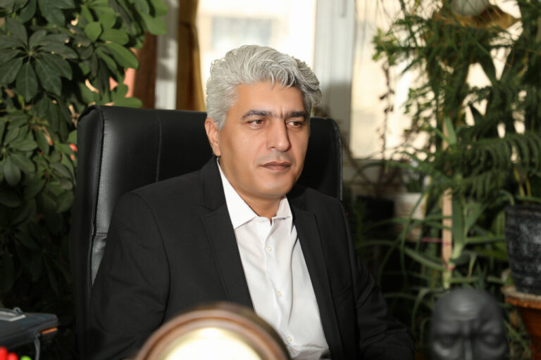 فاش شدن راز مگوی ترنس‌ها در حیاط خانه‌ی پدری