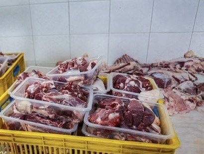 کشف ۳۳۰ کیلوگرم گوشت غیرمجاز در آبادان