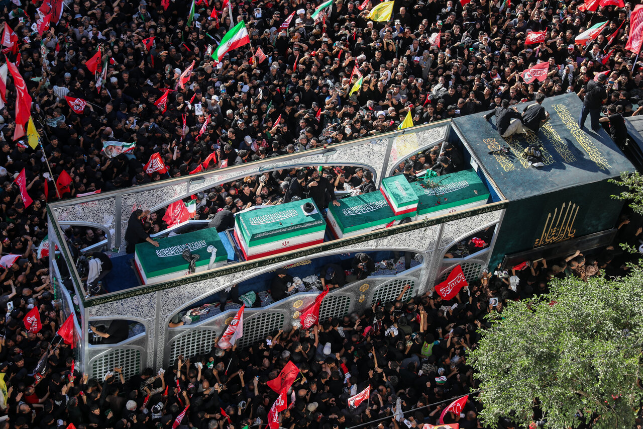 خبرگزاری فارس: هیچ اتفاق امنیتی در اطراف حرم امام رضا(ع) و مسیر تشییع پیکر شهدا انجام رخ نداده است
