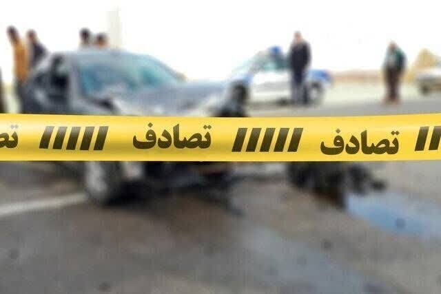 مینی‌بوس واژگون شد؛ ۳ کشته و ۱۷ مصدوم در بزرگراه کردستان / برخورد مرگبار با پژو و کیا / ۱۵ سرنشین در مینی‌بوس محبوس شدند