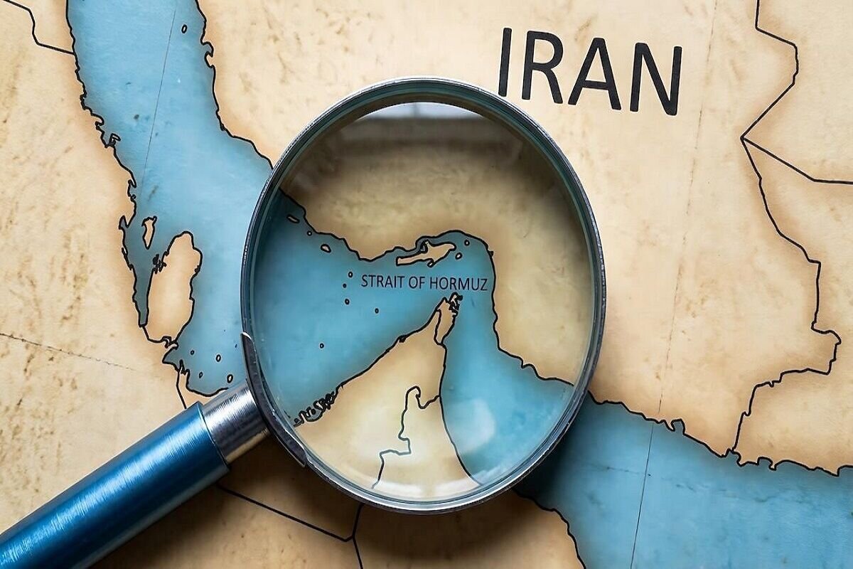 ایزدی: کشورهای حاشیه خلیج فارس به سیطره جمهوری اسلامی بر تنگه هرمز رضایت نخواهند داد / نیامدن بحرین اجماع همسایگان را برهم می‌زند