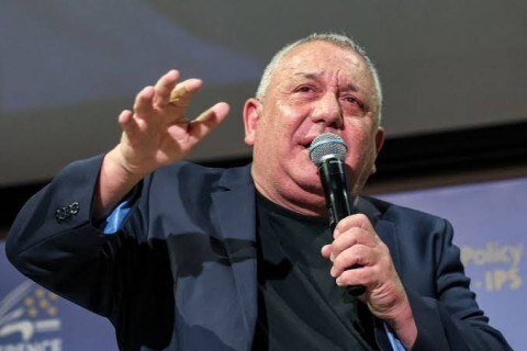 رقیب نتانیاهو: سرنگونی نظام ایران با حملات نظامی ممکن نیست