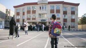 آغاز سال تحصیلی در ایران؛ باز هم بدون زبان‌های مادری