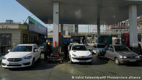 خبرگاه؛ معاون پزشکیان: با محاصره دریایی آمریکا نمی‌توانیم بنزین وارد کنیم