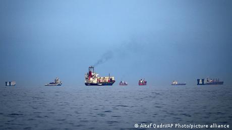 محاصره تنگه هرمز؛ راه گریزی برای اقتصاد ایران وجود دارد؟