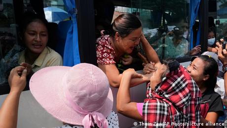 رهبری میانمار احکام اعدام را به حبس ابد تغییر می‌دهد