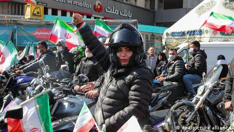 واقعیت موازی حکومت؛ نمایش قدرت در خیابان در برزخ آتش‌بسی سست