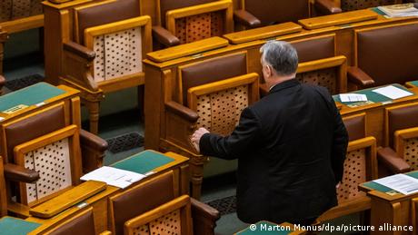 ویکتور اوربان از کرسی پارلمانی خود چشم‌پوشی کرد