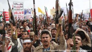 خبرگاه؛ ائتلاف تحت رهبری عربستان مواضع حوثی‌ها را هدف قرار داد
