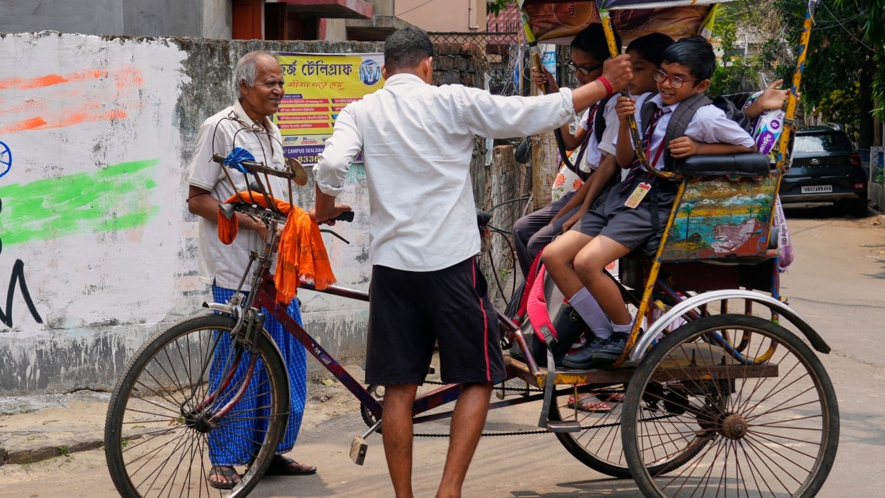 Delhi schools sound alarm – and water bell – as India sizzles in brutal heatwave