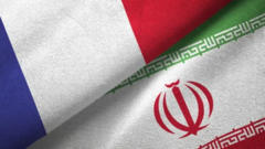 بازداشت دو طراح گرافیک در تهران؛ نزدیکانشان از حضور دو دیپلمات فرانسوی در جلسه‌ای که به بازداشت آنها انجامید، خبر دادند