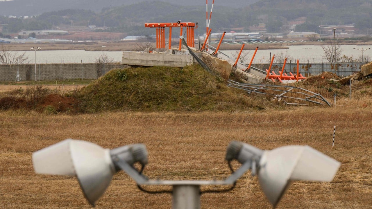 South Korean police look to charge 7 for lying about concrete structure in Jeju Air crash