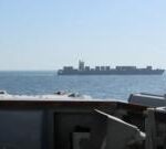 ترامپ: آمریکا به یک کشتی باری ایران شلیک و آن را توقیف کرد؛ قرارگاه خاتم‌الانبیا: این نقض آتش‌بس بود