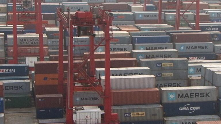 White House puts new tariff on China's solar supply chain