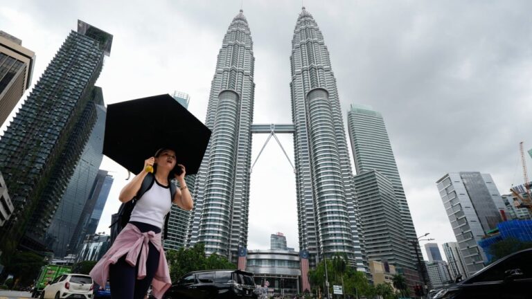 Malaysia seeks to deepen trade ties with South Korea in chips, AI, halal sector