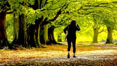 UK temperatures to rise to 23C before autumn chill sets in