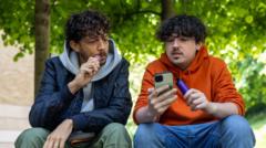 Nicotine vapes better than gum or patches for quitting smoking, major review finds