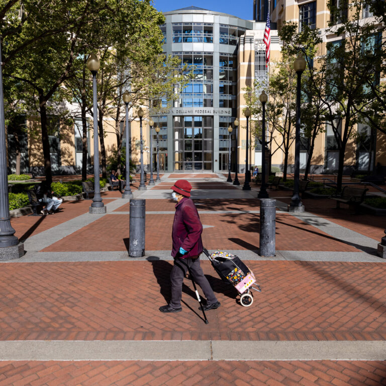 Elon Musk and Sam Altman Bring OpenAI Trial Spectacle to Oakland