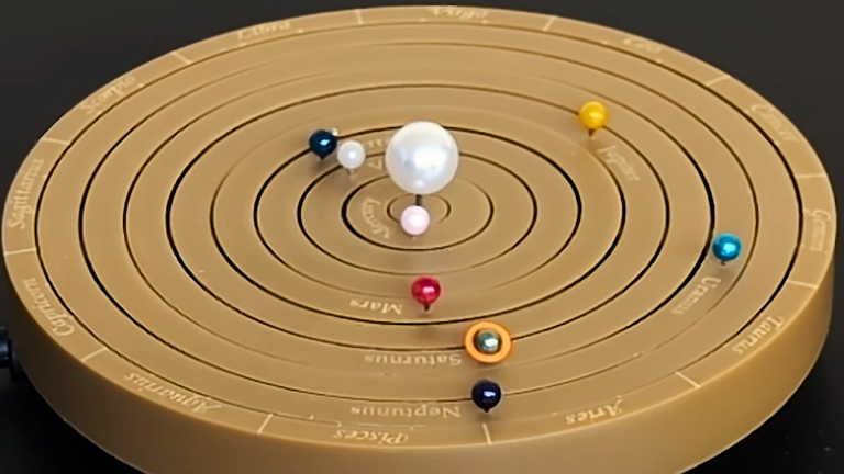 3D Printed Orrery Runs On A Single Motor