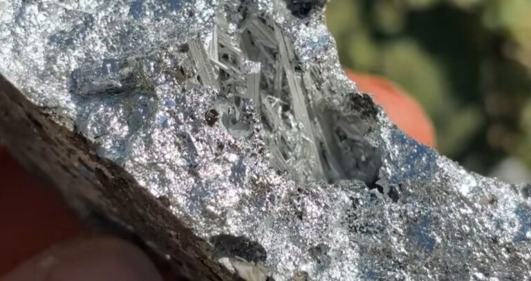 Growing Aluminium-Copper Alloy Crystals Using Hydrogen