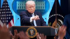 Judge temporarily overturns Trump's White House media ban