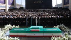 غیبت مجتبی خامنه‌ای در مراسم نماز میت پدرش در مصلی بزرگ تهران