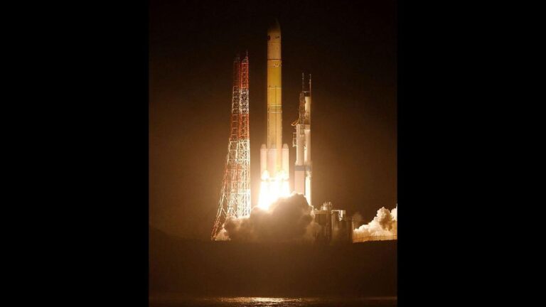 Japan launches mission to return samples from Mars moon