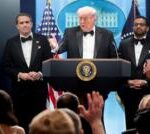 تیراندازی در ضیافت خبرنگاران کاخ سفید؛ اف‌بی‌آی در حال تحقیق یادداشت‌های مظنون درباره قصد حمله است