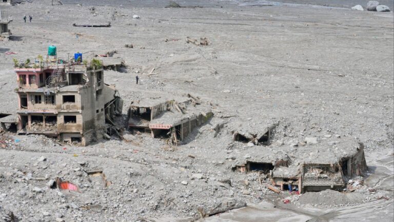 Flood-ravaged Nepal pushes for climate deal with India, China
