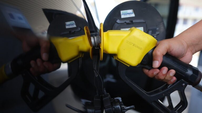Malaysia pumps up police action at border petrol stations to curb subsidised fuel leaks