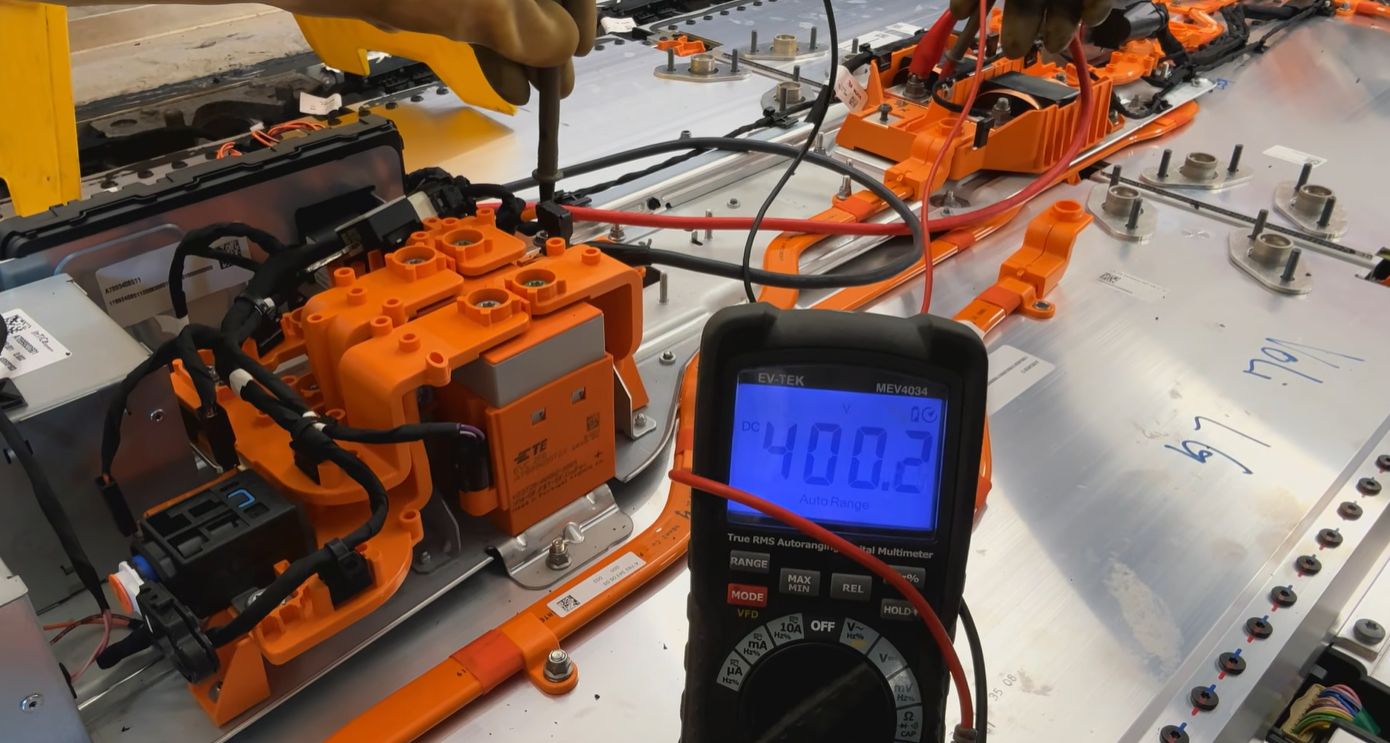 Repairing a Mercedes EQC 300 BEV Battery