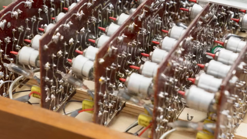 The Organ That Forgot To Use Transistors
