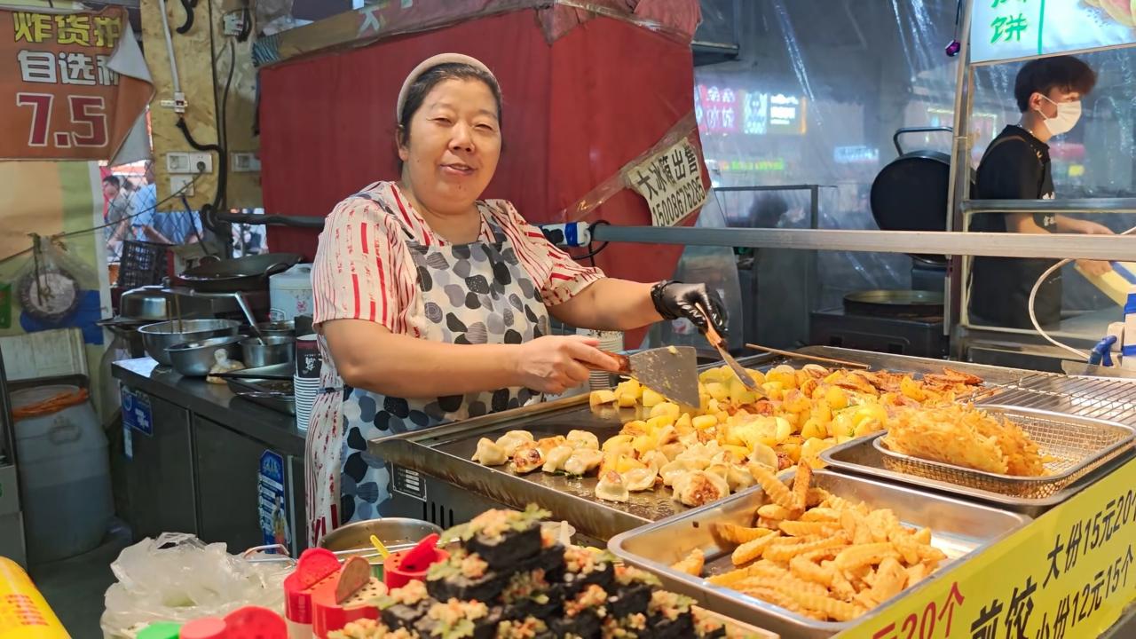 Kashi's night market brings summer to life